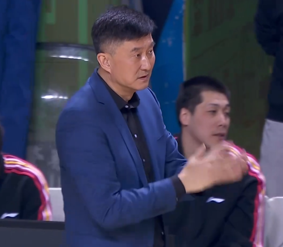 AG体育官方网站-广东16分大胜同曦！胡明轩王者归来，焦泊乔爆发砍两双，徐杰9+5