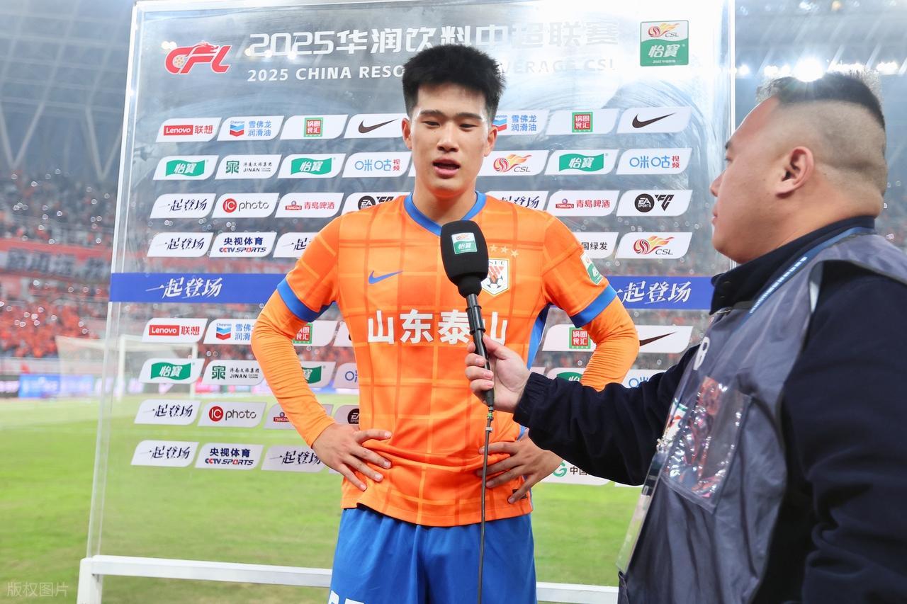 AG体育-银哨阻梅开，铁血铸核心！后卫彭啸：山东泰山太子的U23封神之路